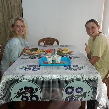 Colonial Surfing Villa Hostel & Home Stay Oost-Oost-Midigama Buitenkant foto